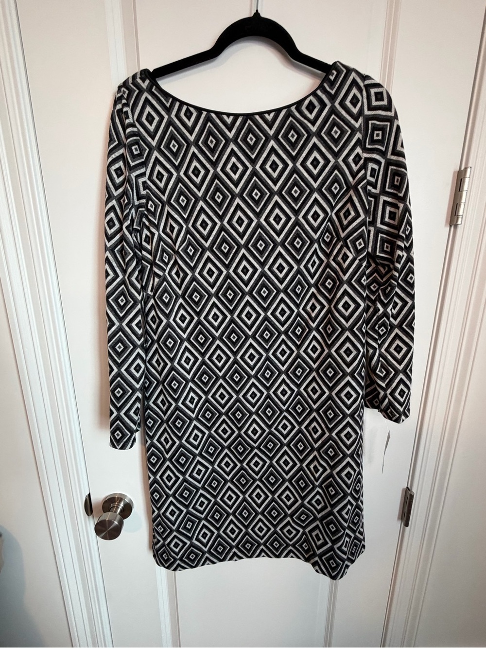 new directions Black and White Diamond Pattern Long Sleeve Dress